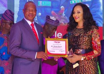 CGC Adeniyi Receives Sun Newspaper Public Service Award